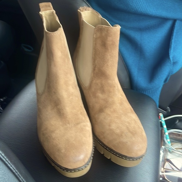 Diba Tru Boots. Worn once. - Picture 1 of 4